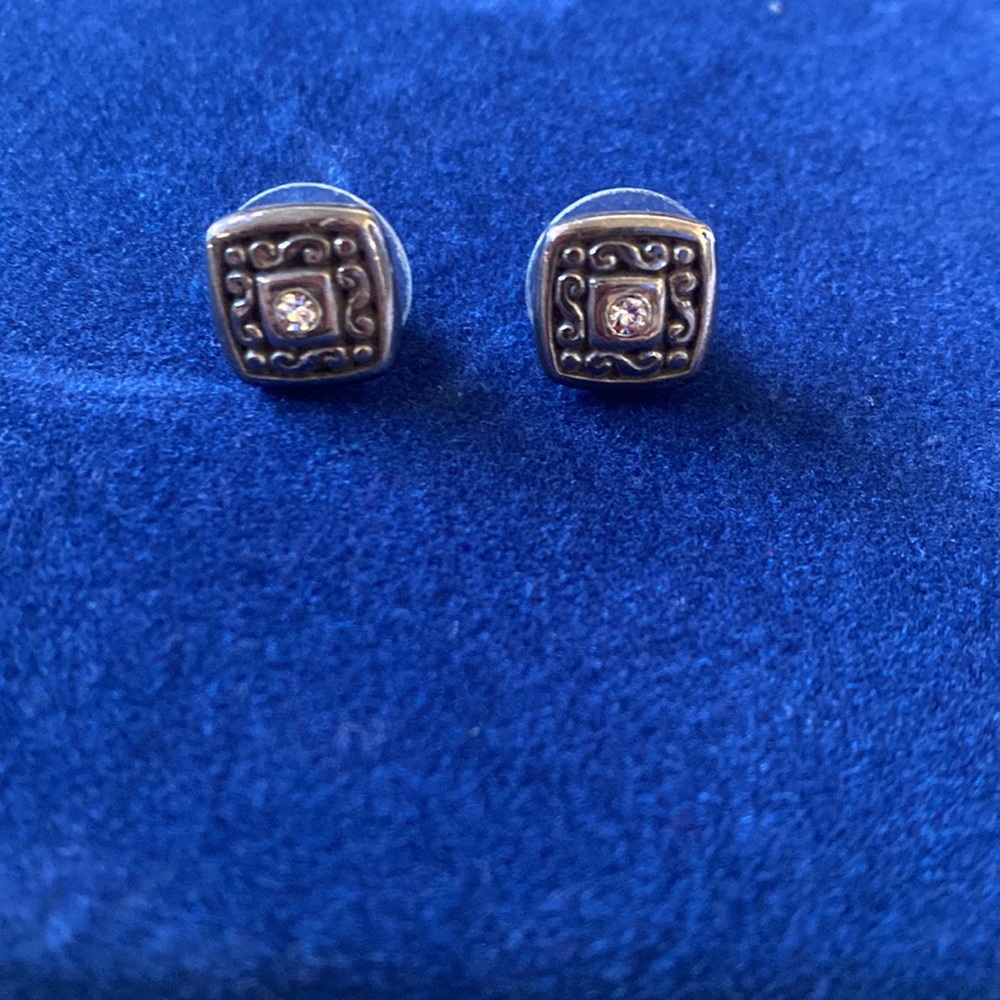 Stud Earrings - Picture 4 of 4